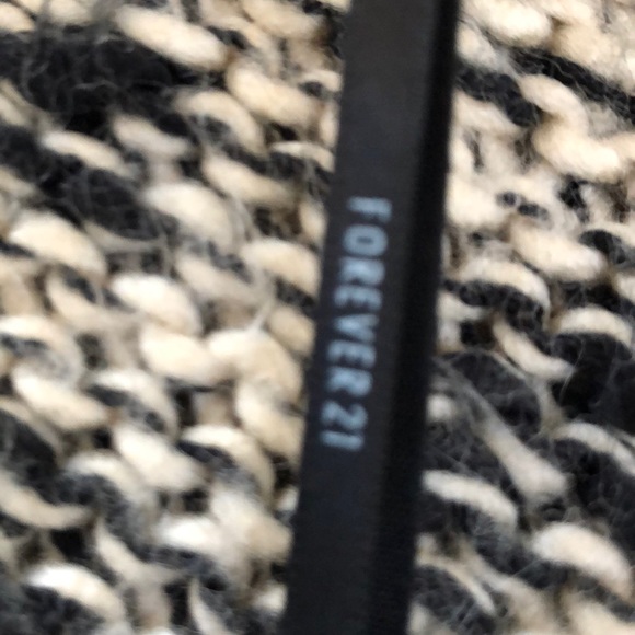 Forever 21 Sweater Size Medium - Picture 6 of 6